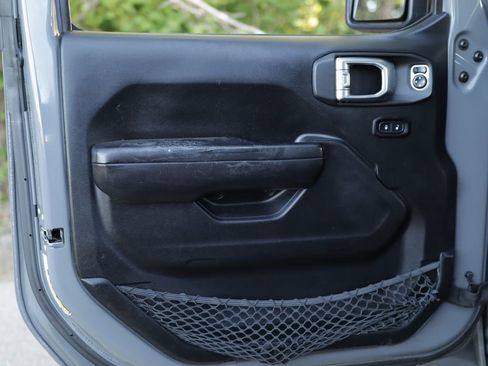 Used 2019 Jeep Wrangler Sport AWD/4WD image 23