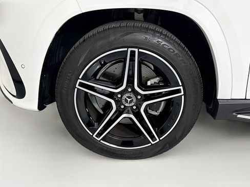 Certified 2025 Mercedes-Benz GLS 450 4MATIC image 31