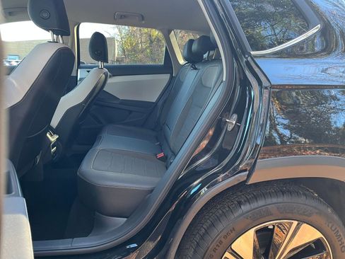 Used 2025 Volkswagen Taos SE image 25