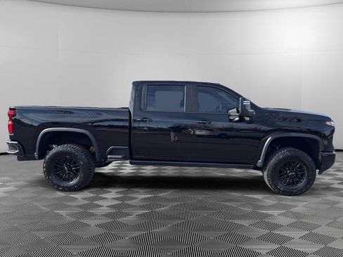 Used 2024 Chevrolet Silverado 2500 ZR2 w/ Technology Package image 8
