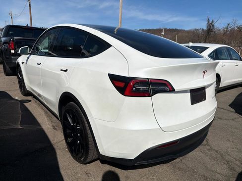 Used 2021 Tesla Model Y Long Range image 12