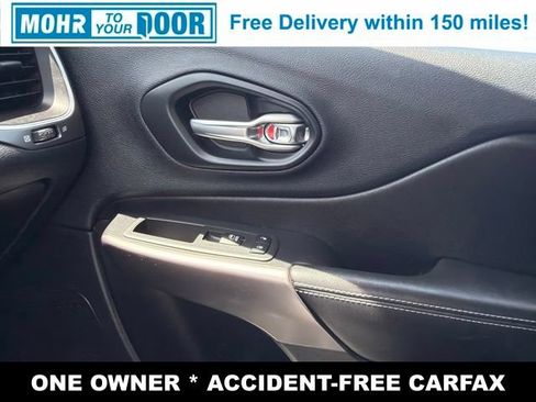 Used 2019 Jeep Cherokee Latitude Plus w/ Cold Weather Group AWD/4WD image 29
