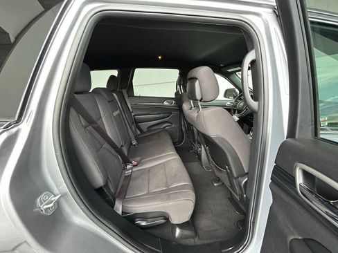 Used 2019 Jeep Grand Cherokee Laredo image 31