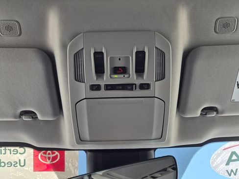 Used 2024 Toyota Highlander XLE AWD/4WD image 27