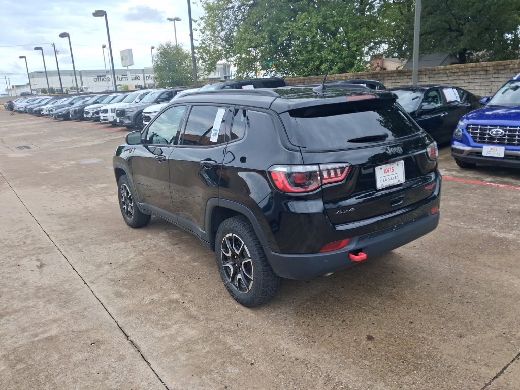 Used 2025 Jeep Compass Trailhawk AWD/4WD image 8