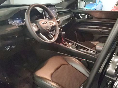 Used 2025 Jeep Compass Latitude w/ Altitude Special Edition image 19