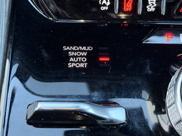 Used 2023 Jeep Wagoneer L Series II AWD/4WD image 20