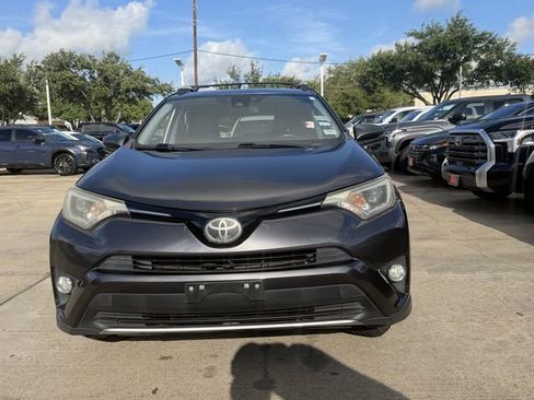 Used 2018 Toyota RAV4 XLE w/ Preferred Accessory Package FWD image 2