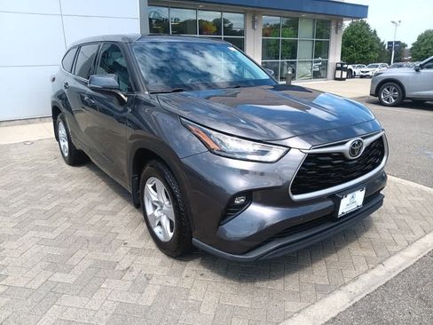 Used 2020 Toyota Highlander LE AWD/4WD image 8