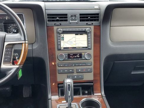 Used 2012 Lincoln Navigator Base image 26