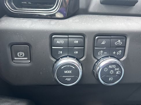 Used 2024 GMC Sierra 1500 AT4 w/ Technology Package image 22