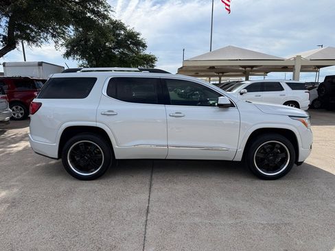 Used 2017 GMC Acadia Denali w/ Technology Package FWD image 8