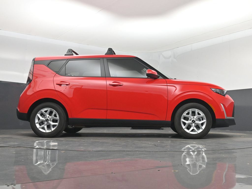 Used 2025 Kia Soul LX w/ LX Technology Package FWD image 16