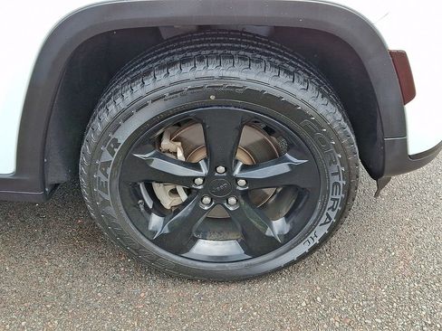 Used 2021 Jeep Grand Cherokee L Laredo AWD/4WD image 9
