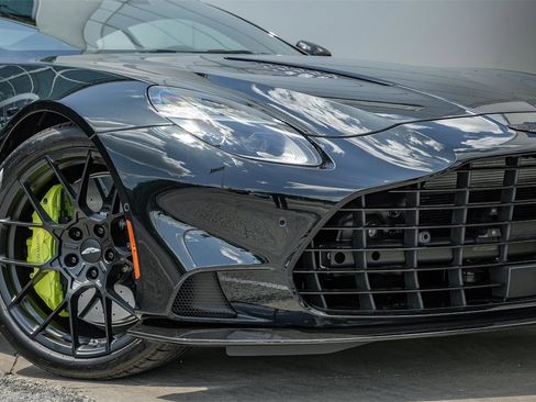 New 2025 Aston Martin Vanquish Coupe image 13