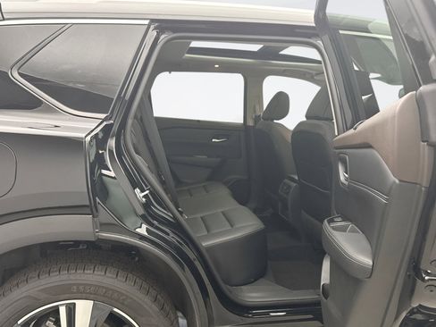 Used 2023 Nissan Rogue SL w/ SL Premium Package image 20