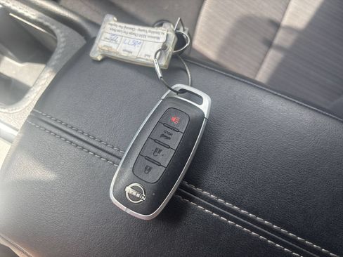 Used 2025 Nissan Sentra SV FWD image 17