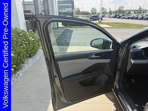 Used 2023 Volkswagen Taos SE w/ Panoramic Sunroof Package AWD/4WD image 13