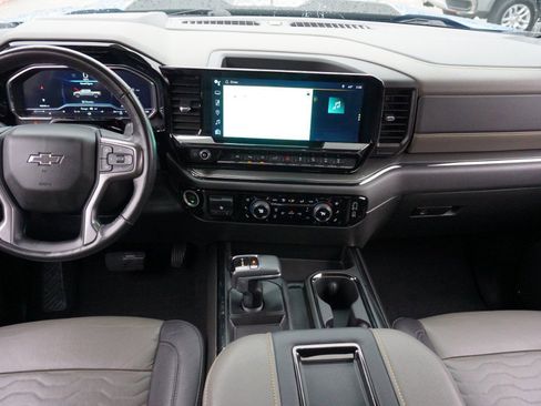 Used 2022 Chevrolet Silverado 1500 ZR2 w/ Technology Package image 32