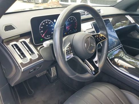 Used 2022 Mercedes-Benz S 500 4MATIC w/ AMG Line Package image 18
