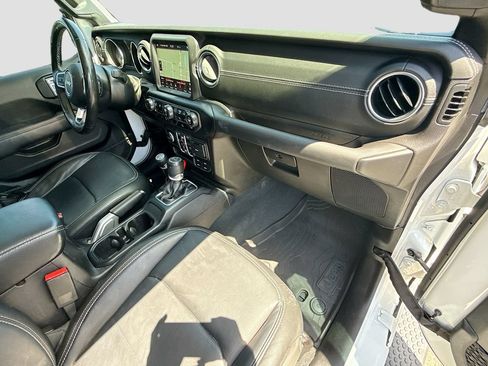 Used 2022 Jeep Wrangler Unlimited Sahara w/ Cold Weather Group AWD/4WD image 34