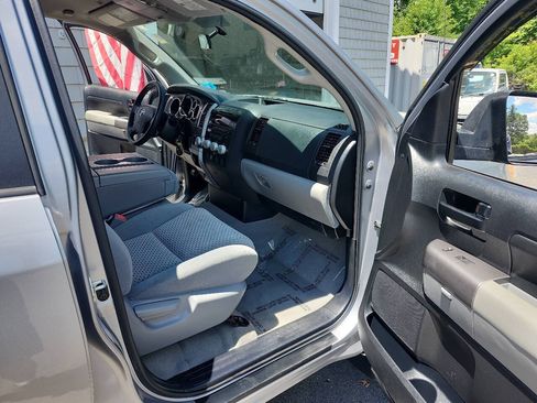 Used 2011 Toyota Tundra 4x4 Double Cab w/ Tow Pkg image 18