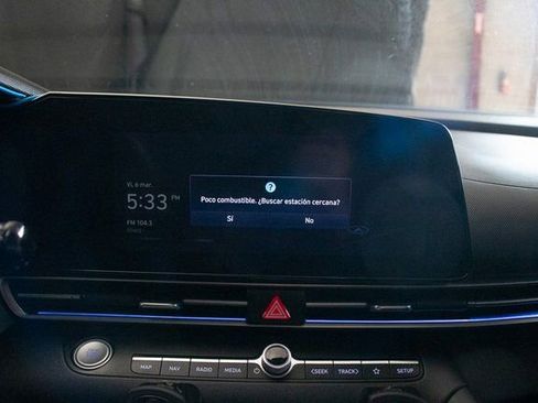 Used 2023 Hyundai Elantra Limited image 33