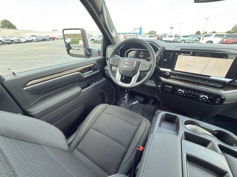 New 2026 GMC Sierra 3500 SLE w/ SLE Value Package AWD/4WD image 19