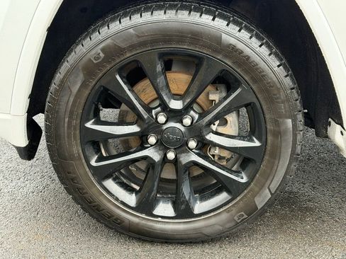 Used 2021 Jeep Grand Cherokee Laredo X image 24