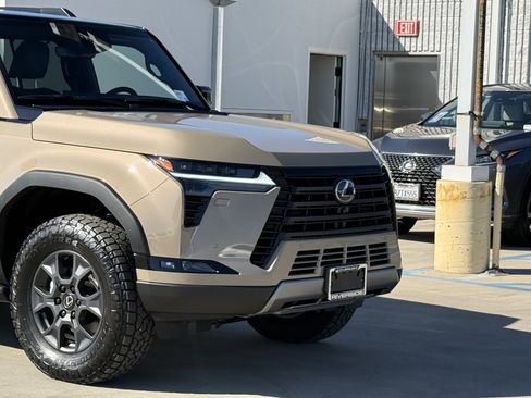 New 2026 Lexus GX 550 AWD/4WD image 3