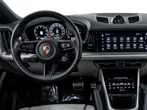 Certified 2025 Porsche Cayenne S image 13