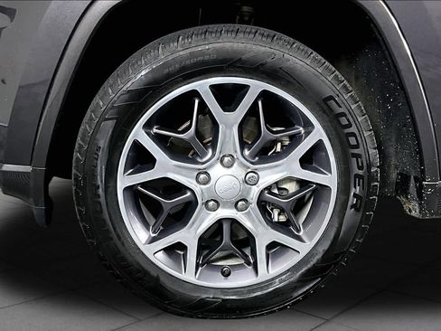 Used 2020 Jeep Grand Cherokee Overland AWD/4WD image 11
