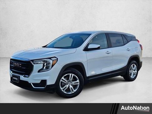 Used 2024 GMC Terrain SLE image 1