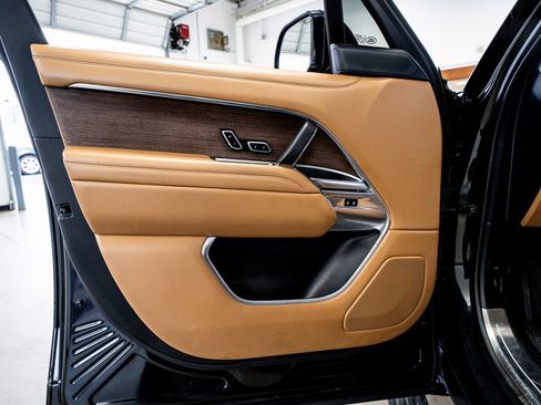 Used 2023 Land Rover Range Rover Long Wheelbase SE image 28