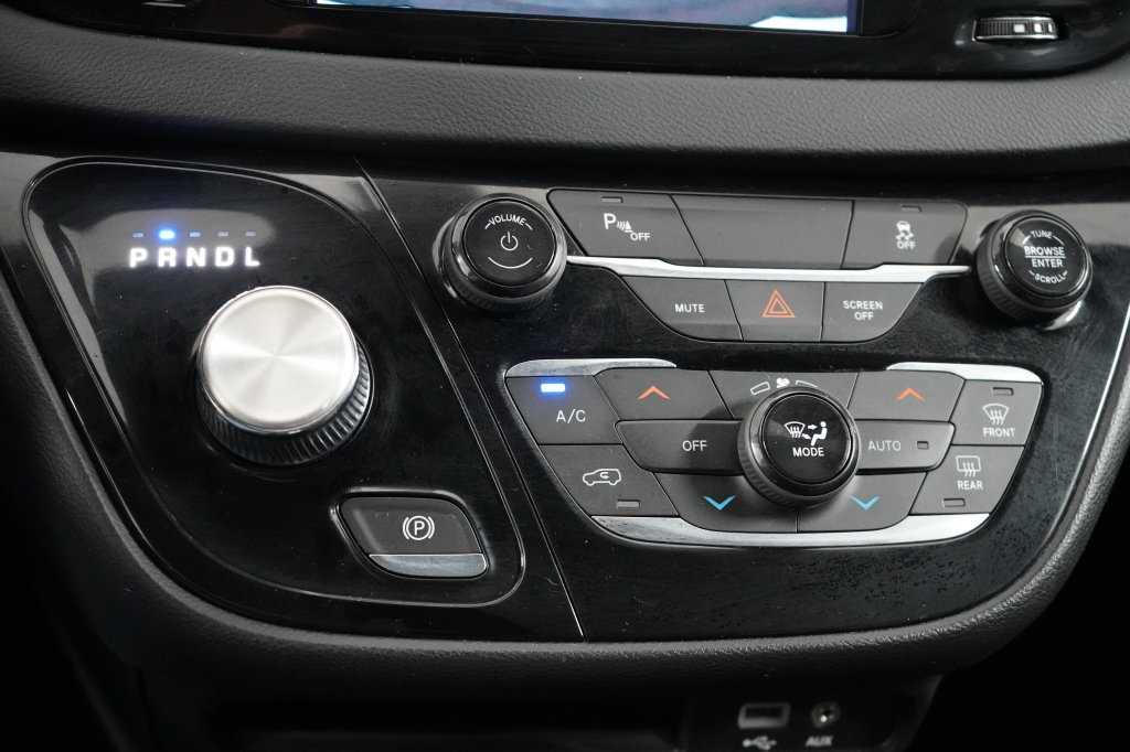Used 2020 Chrysler Pacifica Touring-L w/ S Appearance Package FWD image 26