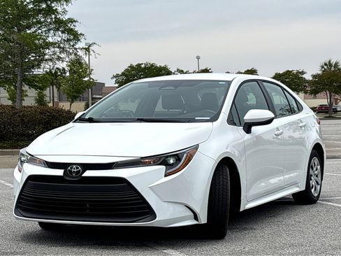 Used 2024 Toyota Corolla LE FWD image 3