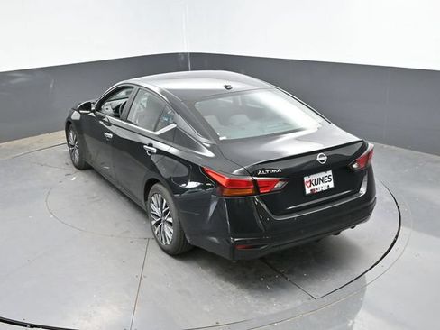Used 2025 Nissan Altima 2.5 SV FWD image 36