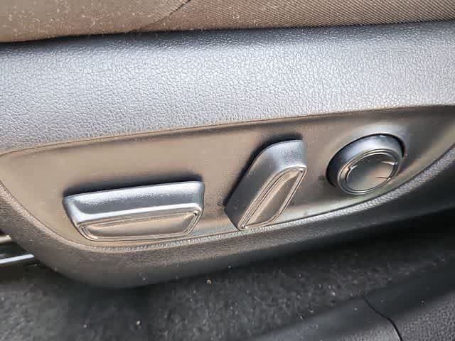 Used 2022 Toyota RAV4 SE AWD/4WD image 15