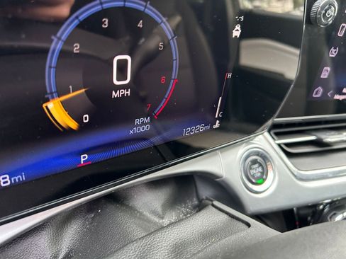 Used 2025 Chevrolet Trax LT w/ LT Convenience Package image 10