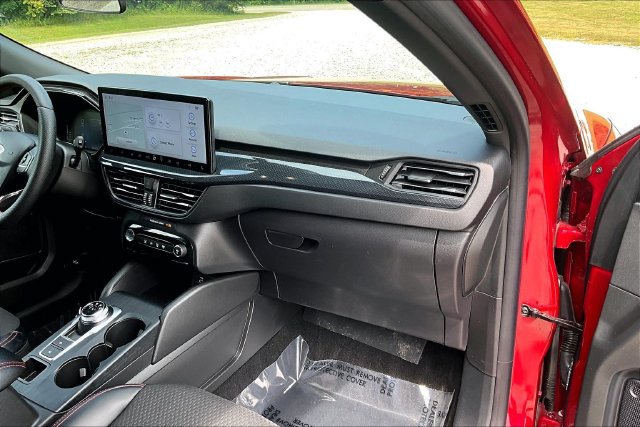 Used 2024 Ford Escape ST-Line w/ Tech Pack #1 AWD/4WD image 13