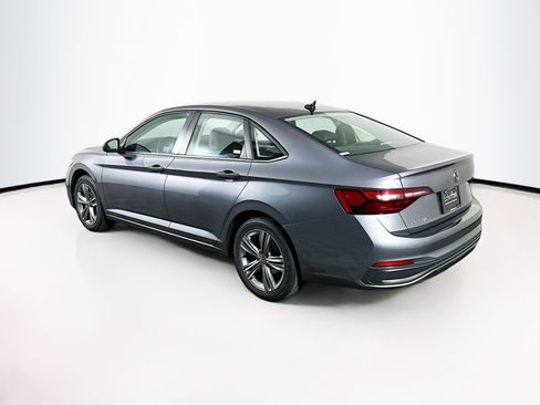 Used 2024 Volkswagen Jetta SE image 5