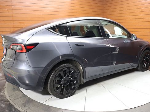 Used 2023 Tesla Model Y Long Range image 17