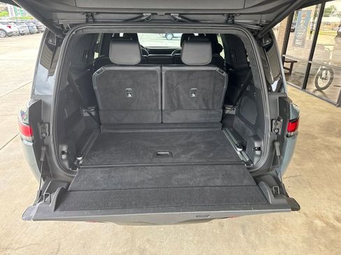 Used 2025 Rivian R1S Premium AWD/4WD image 10
