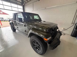 Used 2022 Jeep Gladiator Sport AWD/4WD video 1