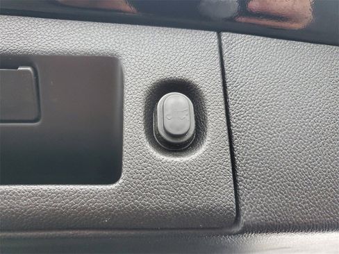 Used 2019 Chevrolet Suburban LT image 32