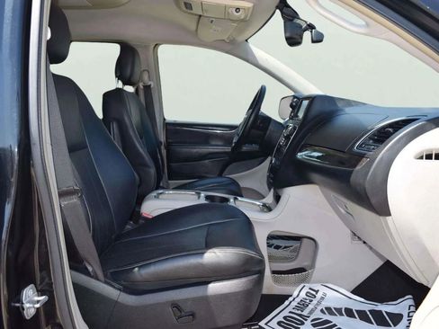 Used 2015 Chrysler Town & Country Touring-L w/ Trailer Tow Group image 24