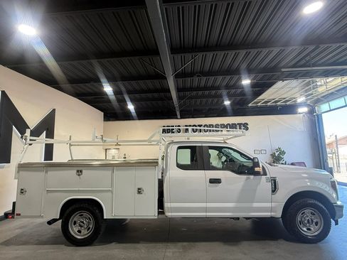 Used 2018 Ford F350 XL w/ Power Equipment Group RWD image 4