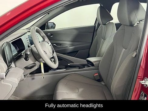 Used 2025 Hyundai Elantra SE FWD image 9