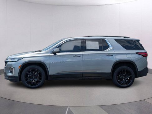 Used 2023 Chevrolet Traverse LT FWD image 2