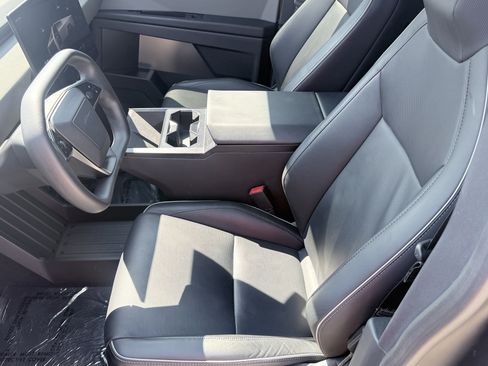 Used 2025 Tesla Cybertruck AWD Crew Cab image 29